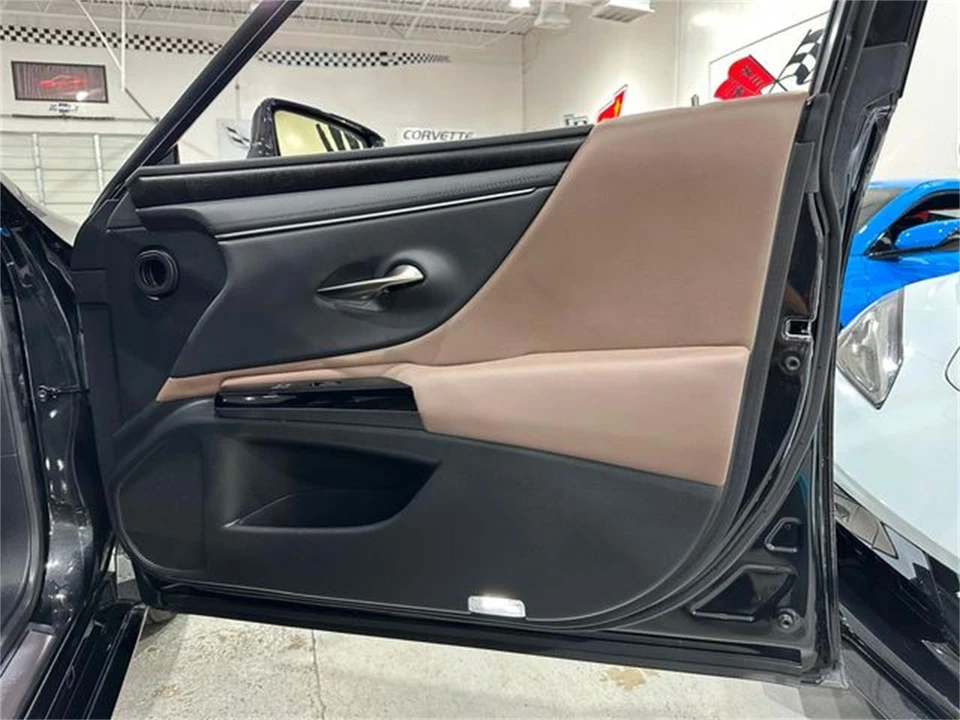 2024 Lexus ES 7th Gen - Image 10 of 30