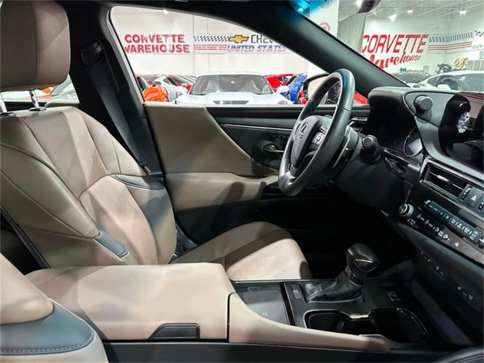 2024 Lexus ES 7th Gen - Image 14 of 30