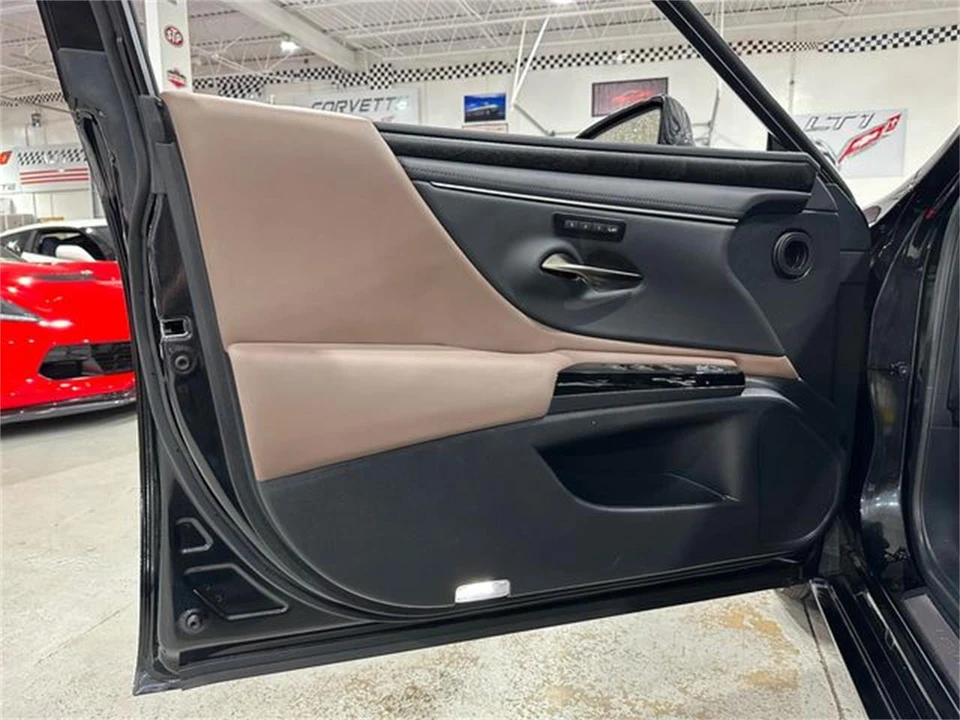 2024 Lexus ES 7th Gen - Image 6 of 30