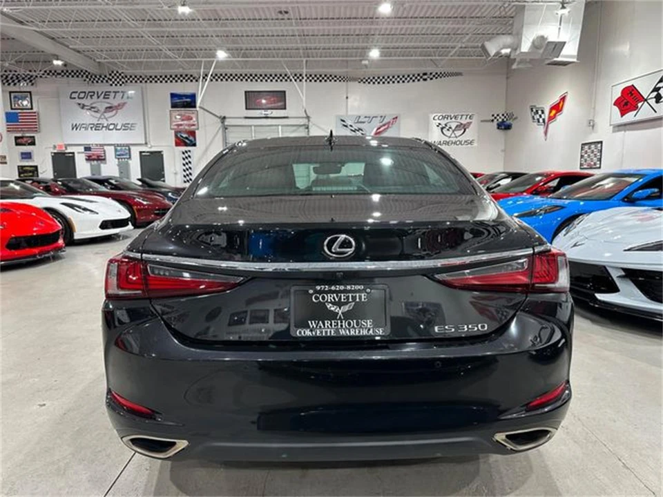 2024 Lexus ES 7th Gen - Image 21 of 30