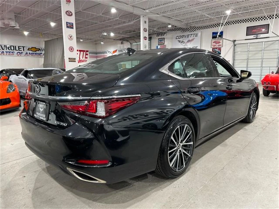 2024 Lexus ES 7th Gen - Image 22 of 30