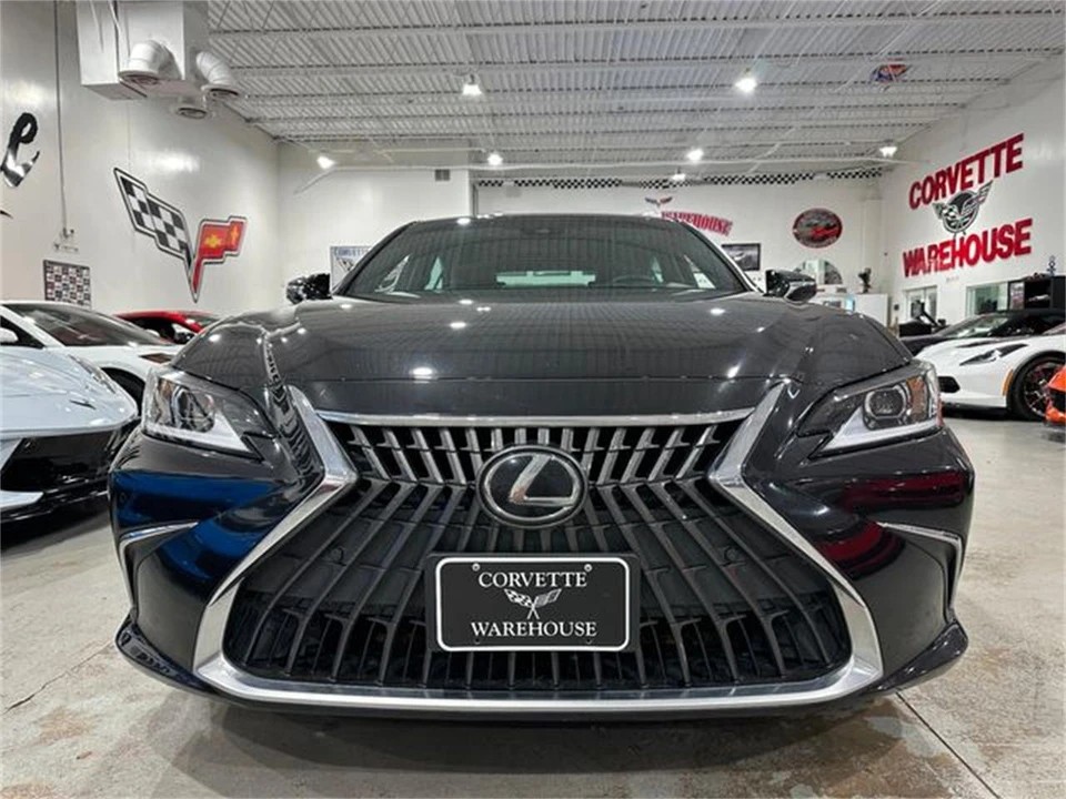 2024 Lexus ES 7th Gen - Image 23 of 30