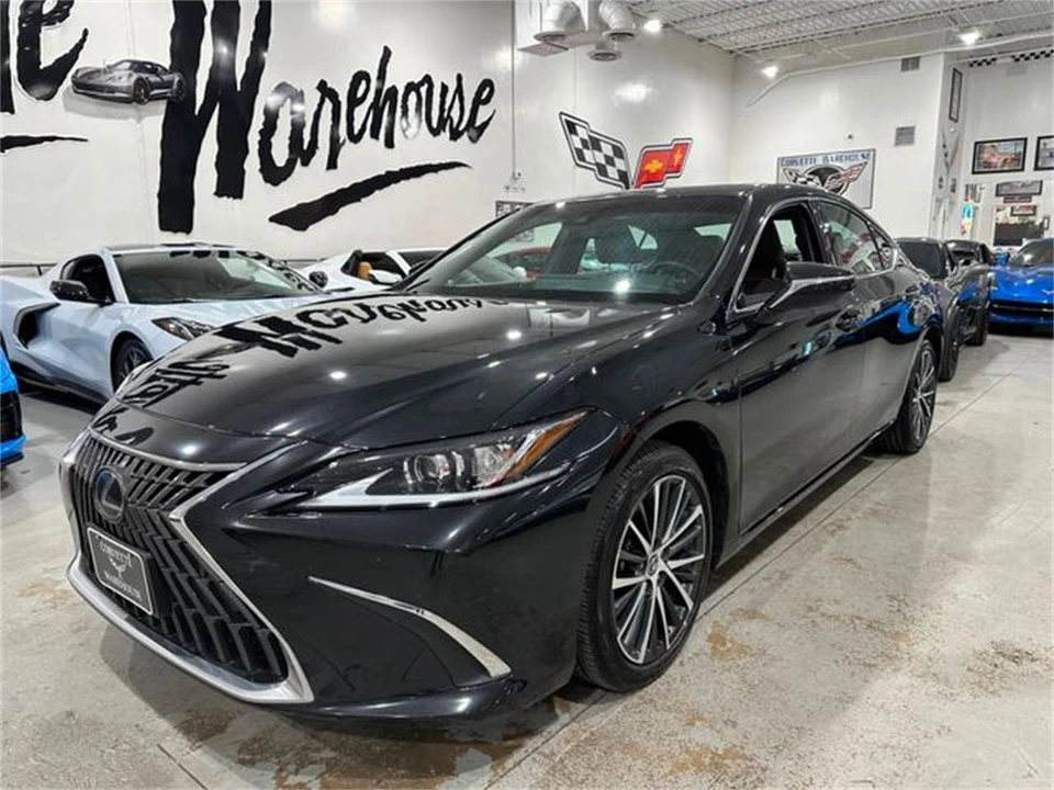2024 Lexus ES 7th Gen - Image 24 of 30