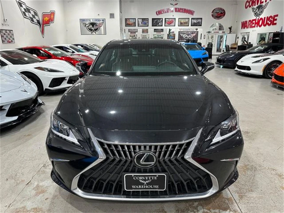 2024 Lexus ES 7th Gen - Image 25 of 30