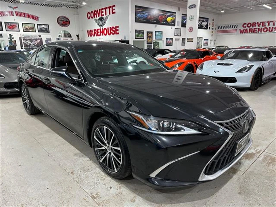2024 Lexus ES 7th Gen - Image 27 of 30