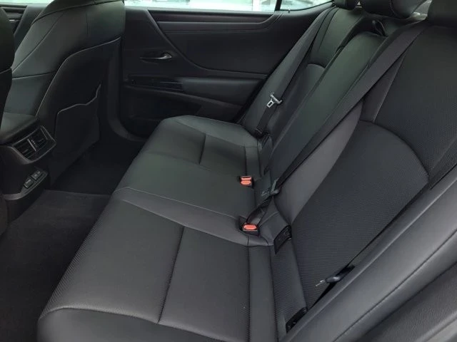 2024 Lexus ES 7th Gen - Image 10 of 12