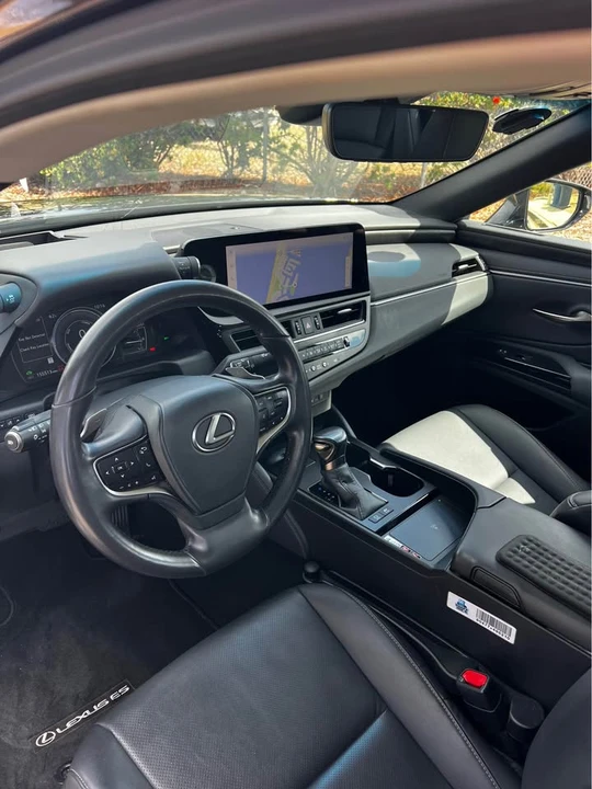 2024 Lexus ES 7th Gen - Image 5 of 10
