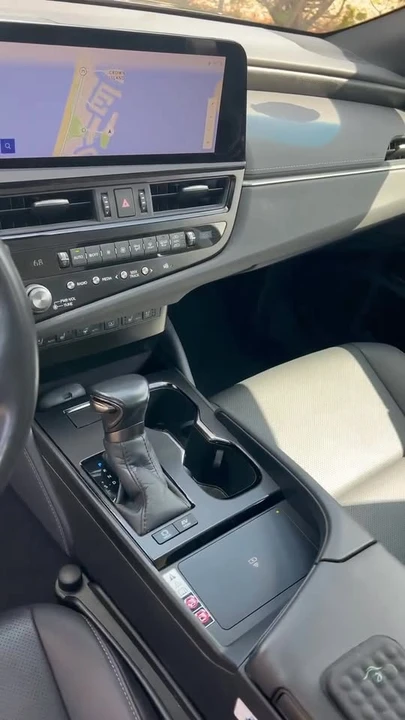 2024 Lexus ES 7th Gen - Image 10 of 10