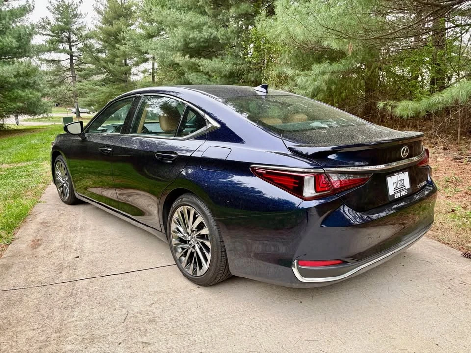 2024 Lexus ES 7th Gen - Image 7 of 20