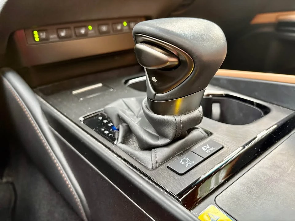 2024 Lexus ES 7th Gen - Image 12 of 20