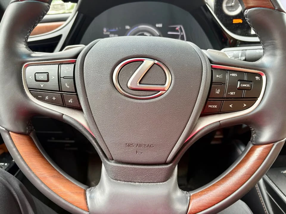 2024 Lexus ES 7th Gen - Image 14 of 20
