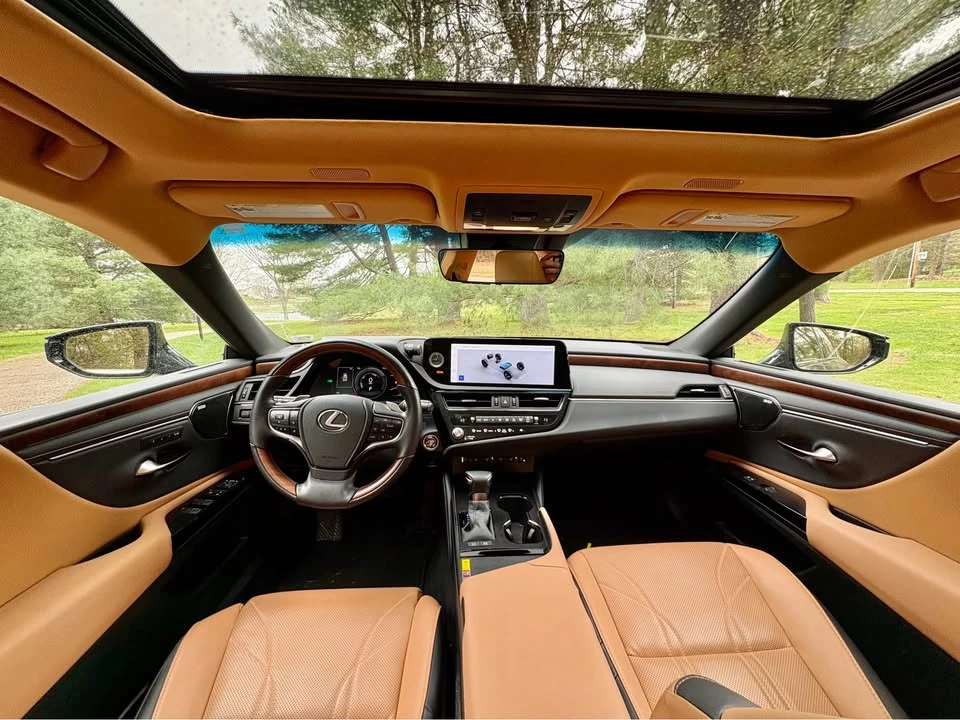 2024 Lexus ES 7th Gen - Image 11 of 20