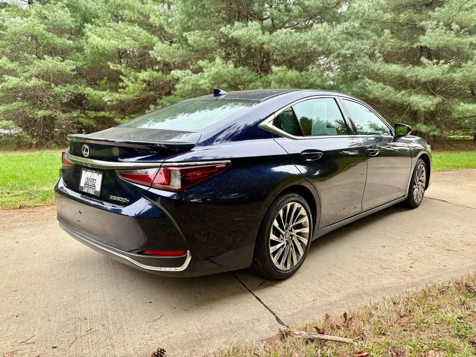 2024 Lexus ES 7th Gen - Image 5 of 20