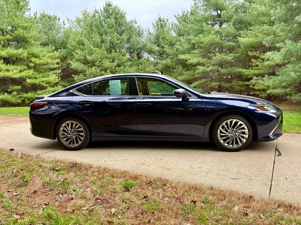 2024 Lexus ES 7th Gen - Image 4 of 20
