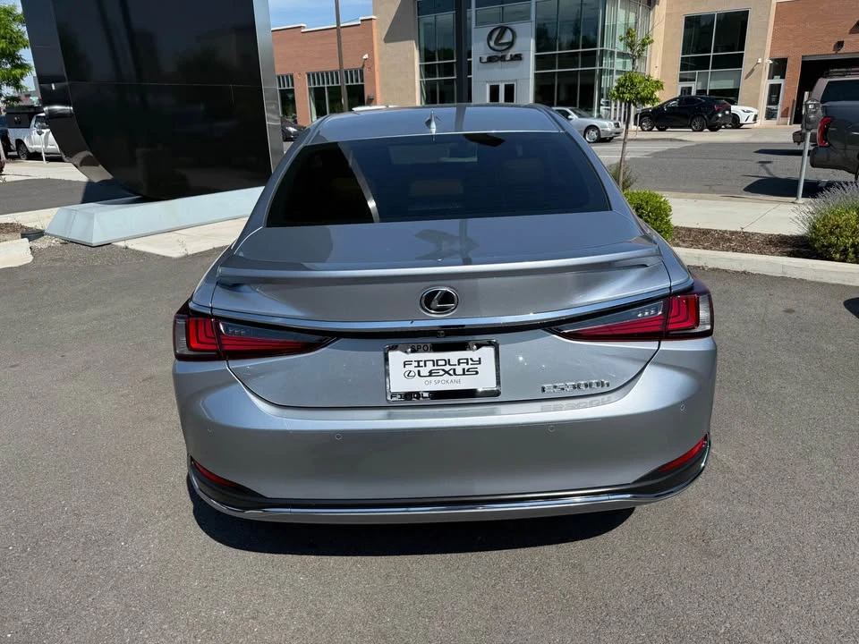 2024 Lexus ES 7th Gen - Image 3 of 4