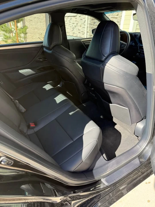 2024 Lexus ES 7th Gen - Image 15 of 20
