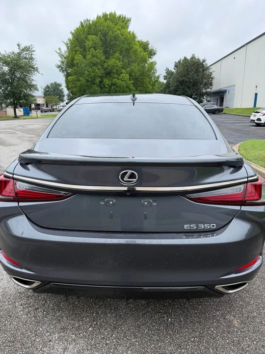 2024 Lexus ES 7th Gen - Image 15 of 17