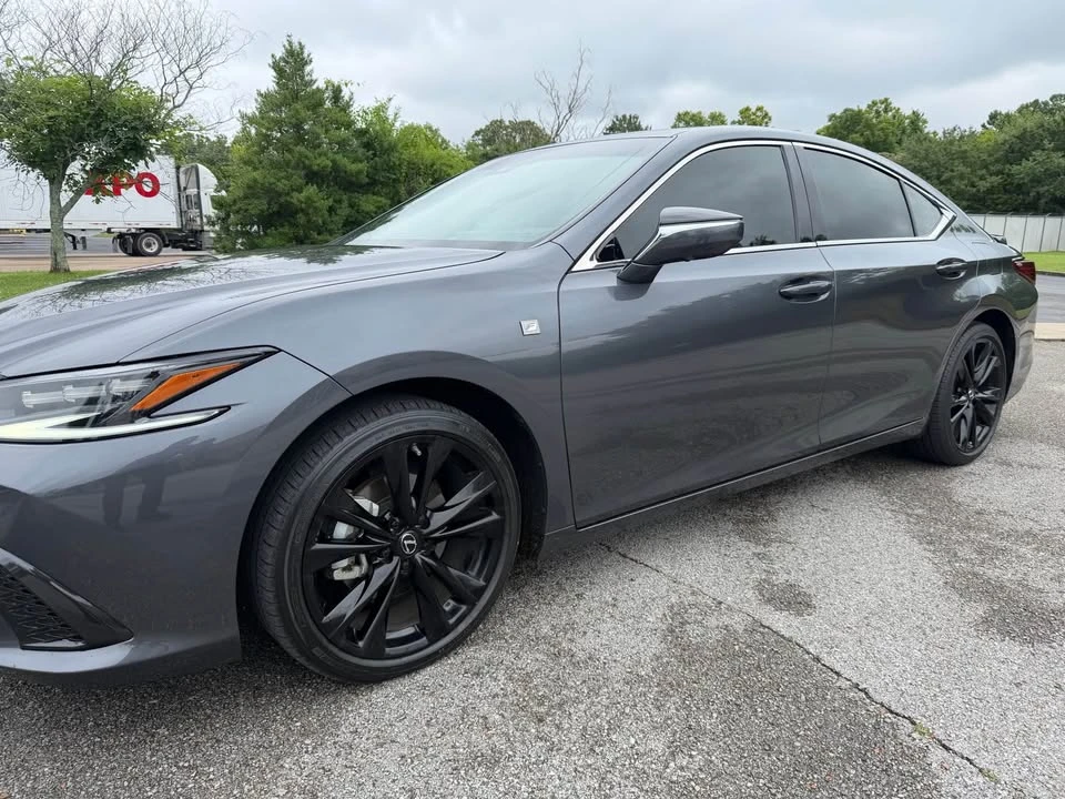 2024 Lexus ES 7th Gen - Image 2 of 17
