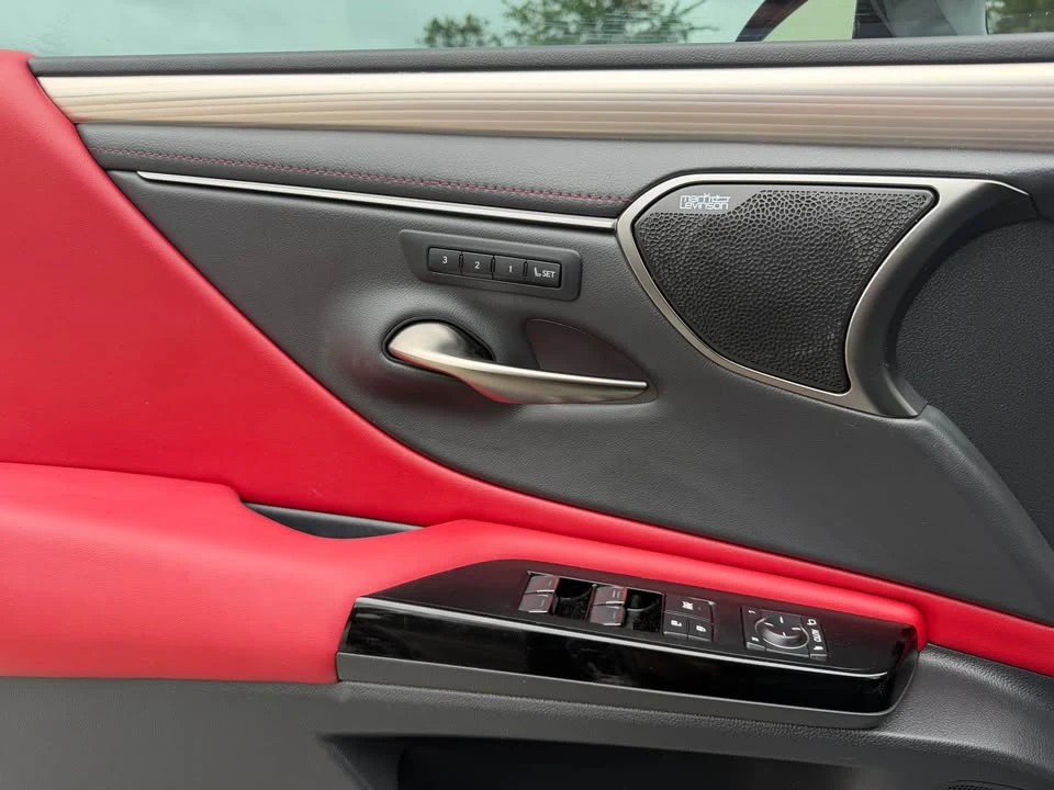 2024 Lexus ES 7th Gen - Image 8 of 17