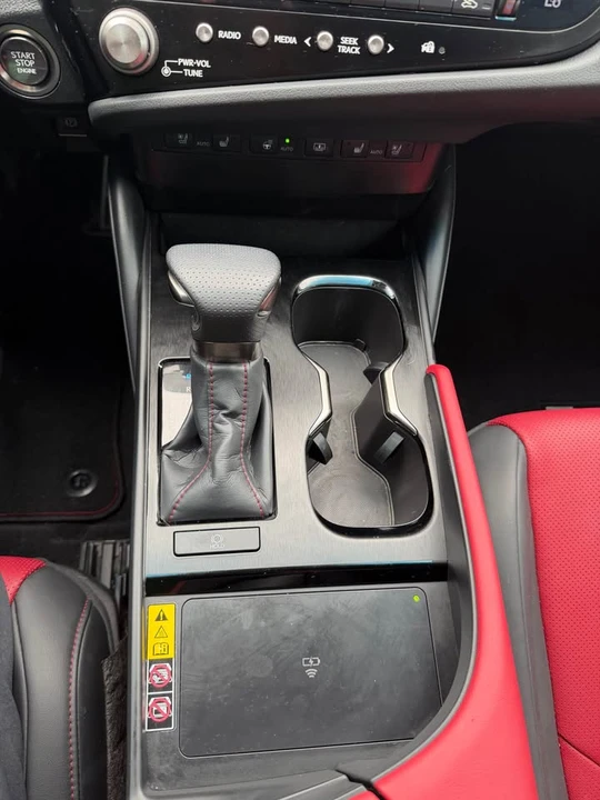 2024 Lexus ES 7th Gen - Image 11 of 17