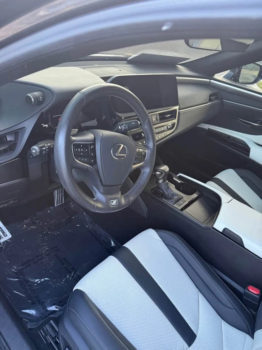 2024 Lexus ES 7th Gen - Image 6 of 10