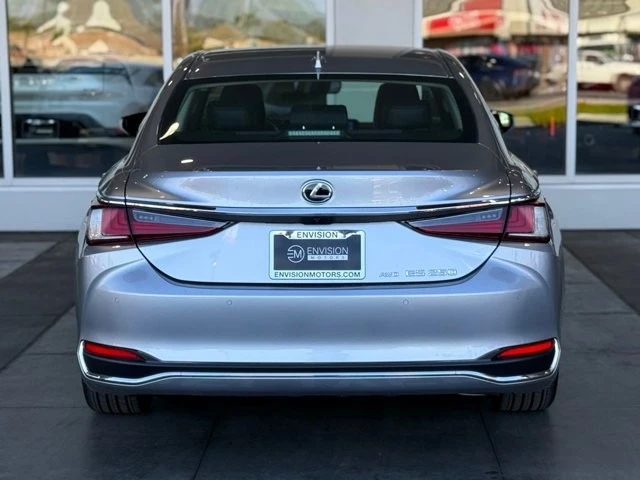 2024 Lexus ES 7th Gen - Image 11 of 12