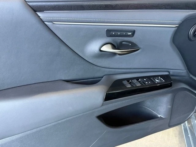 2024 Lexus ES 7th Gen - Image 17 of 21