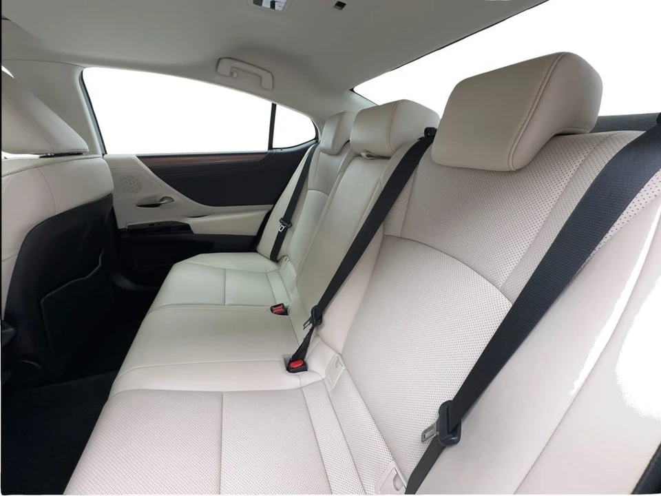2024 Lexus ES 7th Gen - Image 25 of 31