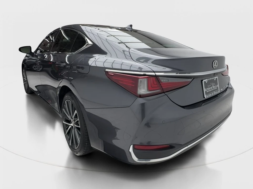 2024 Lexus ES 7th Gen - Image 10 of 31