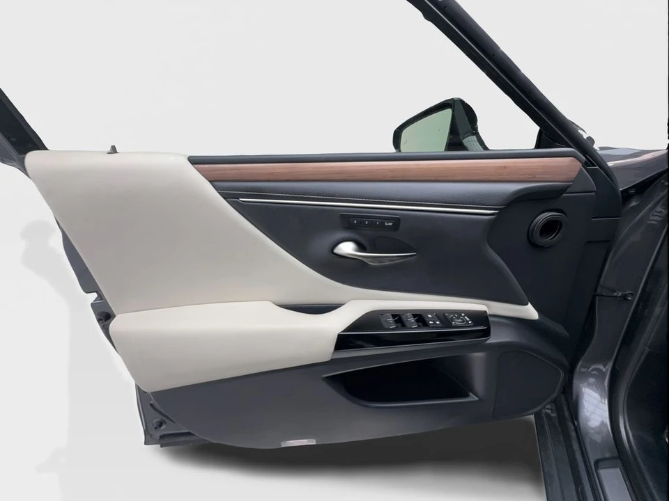 2024 Lexus ES 7th Gen - Image 23 of 31