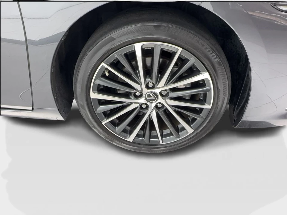 2024 Lexus ES 7th Gen - Image 14 of 31