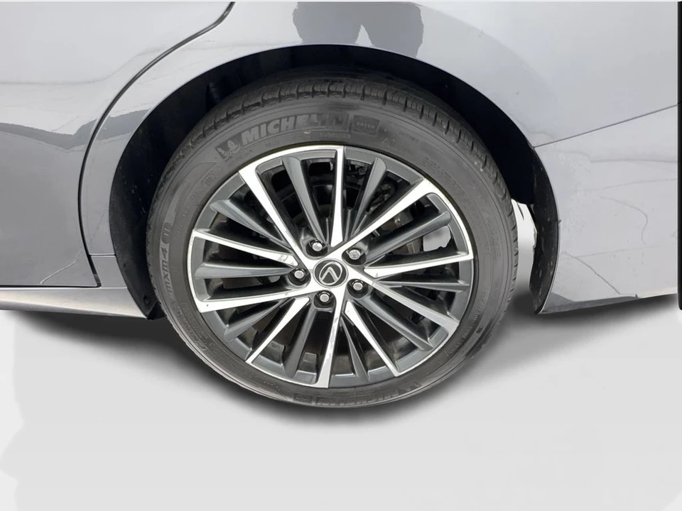 2024 Lexus ES 7th Gen - Image 12 of 31