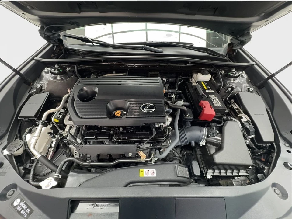 2024 Lexus ES 7th Gen - Image 18 of 31