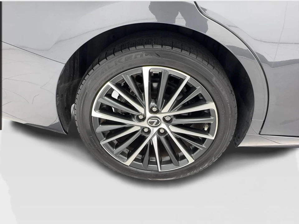 2024 Lexus ES 7th Gen - Image 16 of 31