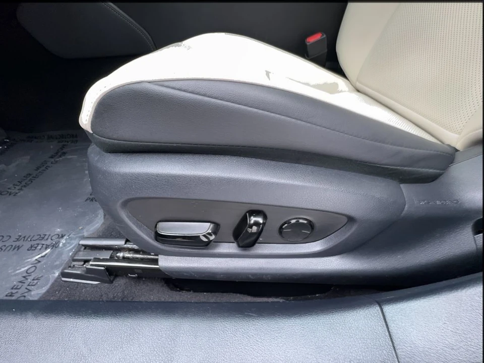 2024 Lexus ES 7th Gen - Image 21 of 31