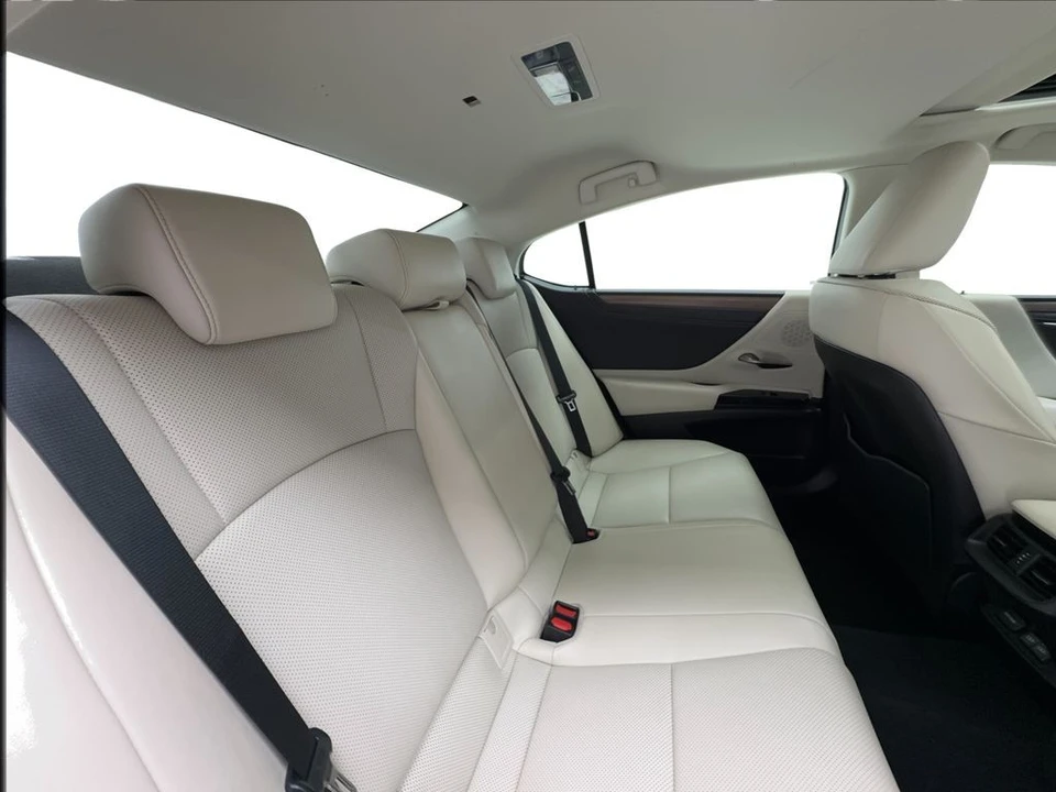 2024 Lexus ES 7th Gen - Image 27 of 31