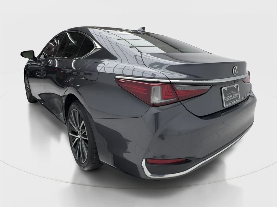 2024 Lexus ES 7th Gen - Image 10 of 31
