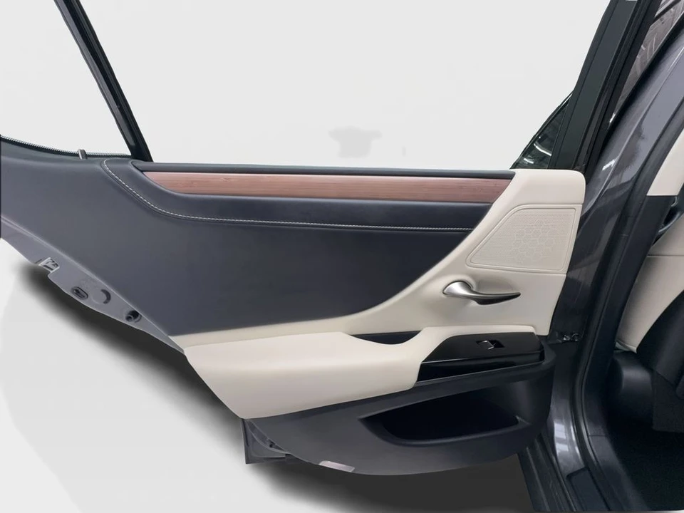 2024 Lexus ES 7th Gen - Image 26 of 31