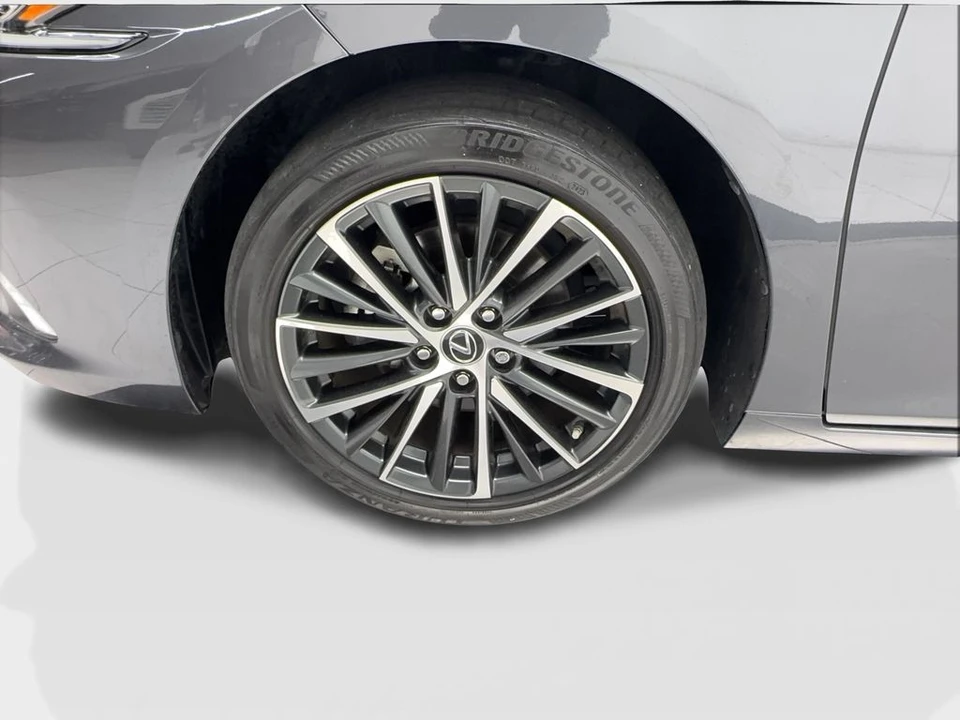 2024 Lexus ES 7th Gen - Image 13 of 31