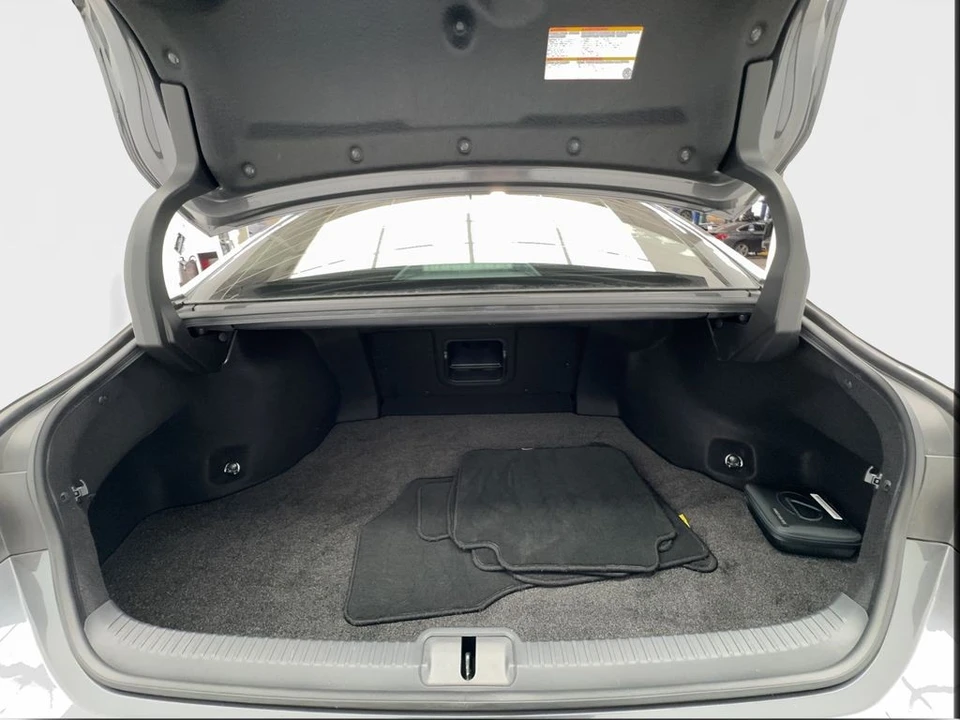 2024 Lexus ES 7th Gen - Image 17 of 31