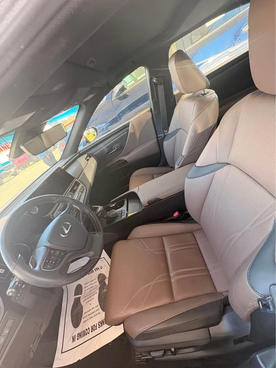 2024 Lexus ES 7th Gen - Image 2 of 3