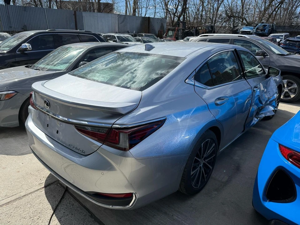 2024 Lexus ES 7th Gen - Image 5 of 18