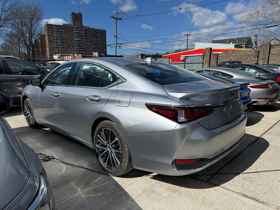 2024 Lexus ES 7th Gen - Image 3 of 18