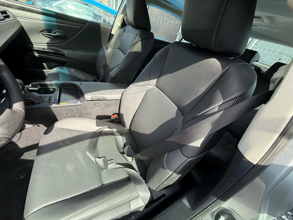 2024 Lexus ES 7th Gen - Image 15 of 18