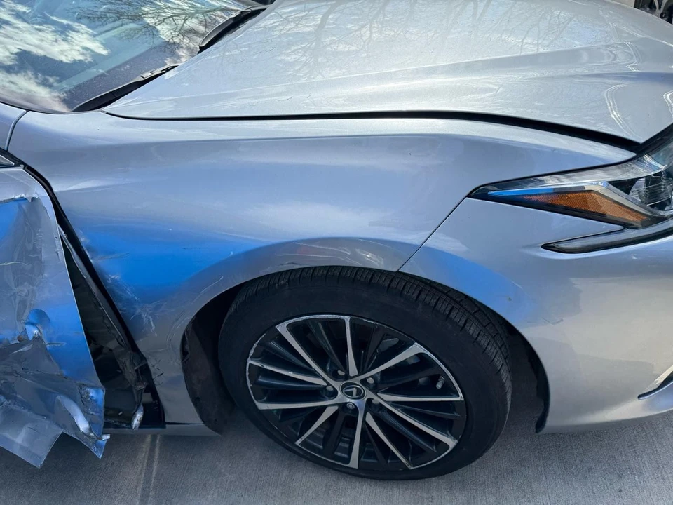 2024 Lexus ES 7th Gen - Image 11 of 18