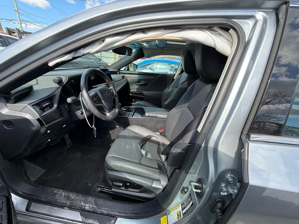 2024 Lexus ES 7th Gen - Image 14 of 18