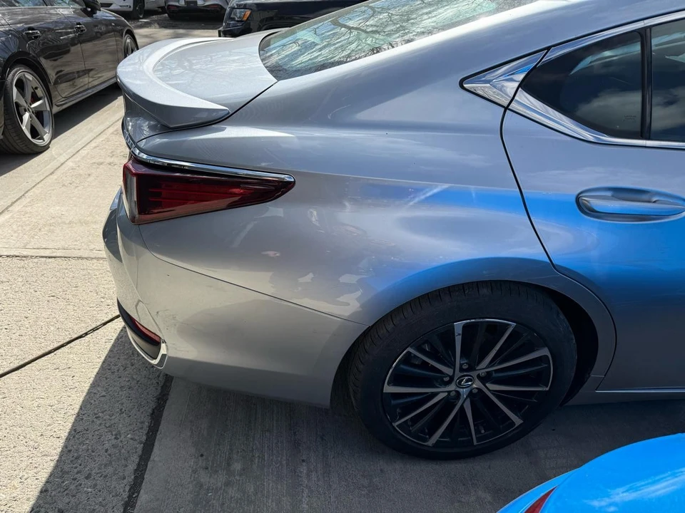 2024 Lexus ES 7th Gen - Image 9 of 18