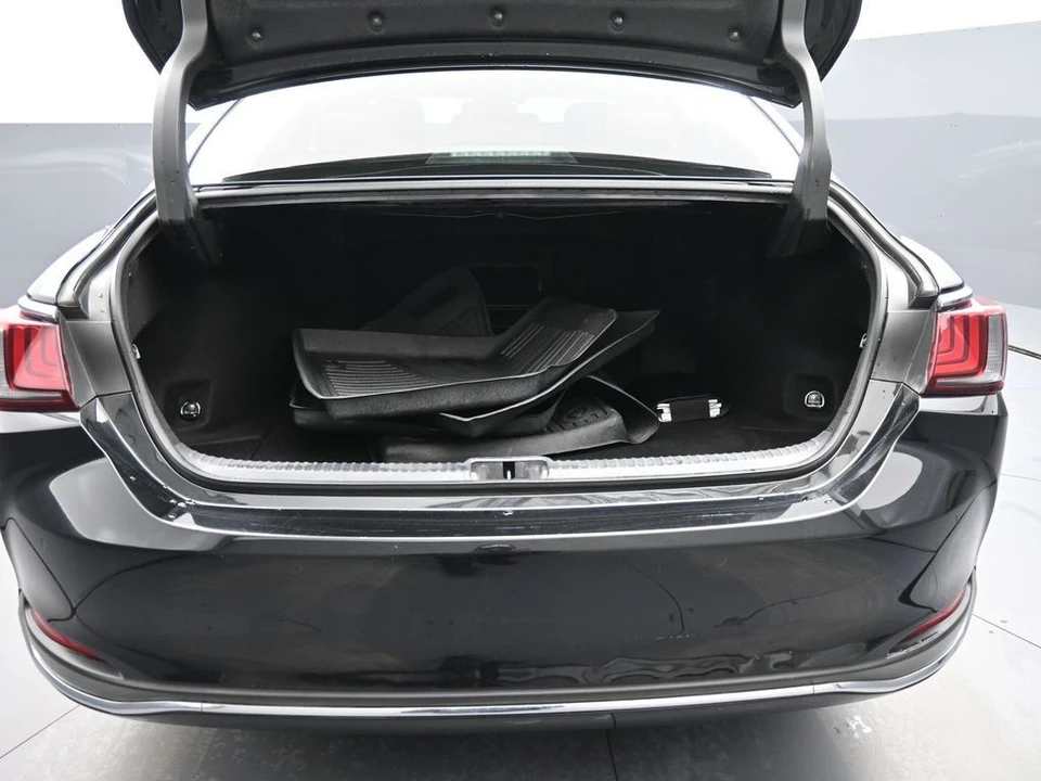 2024 Lexus ES 7th Gen - Image 22 of 31