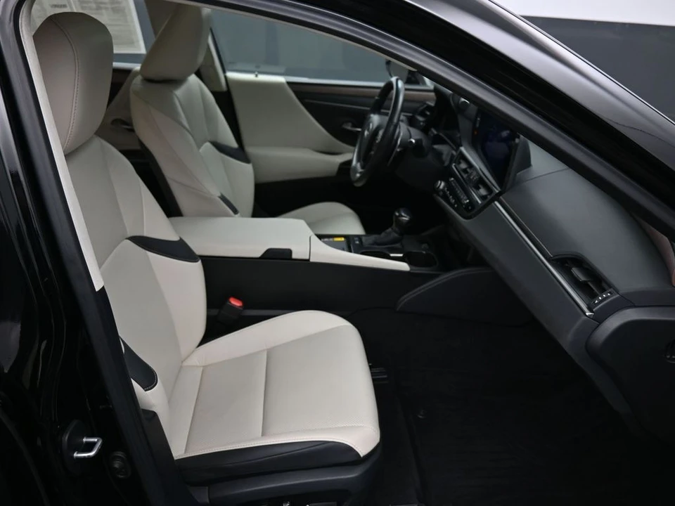 2024 Lexus ES 7th Gen - Image 26 of 31