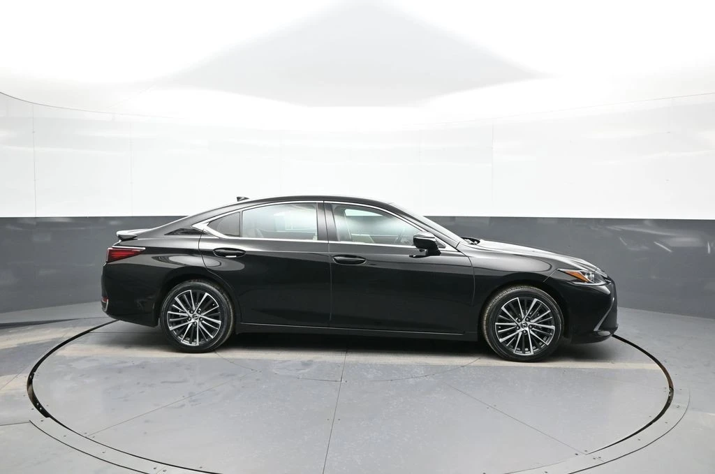2024 Lexus ES 7th Gen - Image 5 of 31